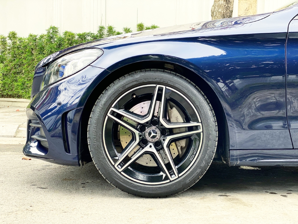 Bán Mercedes C300 AMG 2020 Chính chủ chạy lướt biển đẹp giá tốt