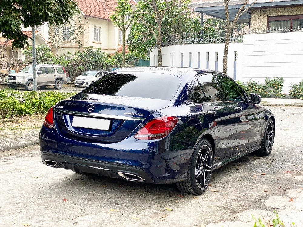 Bán Mercedes C300 AMG 2020 Chính chủ chạy lướt biển đẹp giá tốt