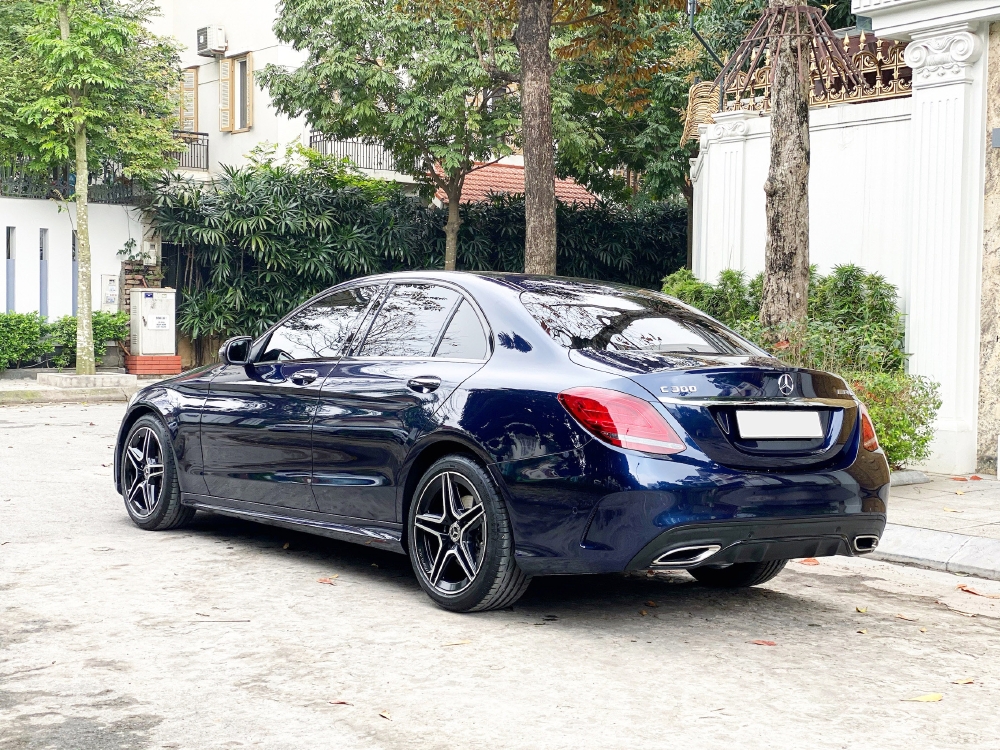 Bán Mercedes C300 AMG 2020 Chính chủ chạy lướt biển đẹp giá tốt