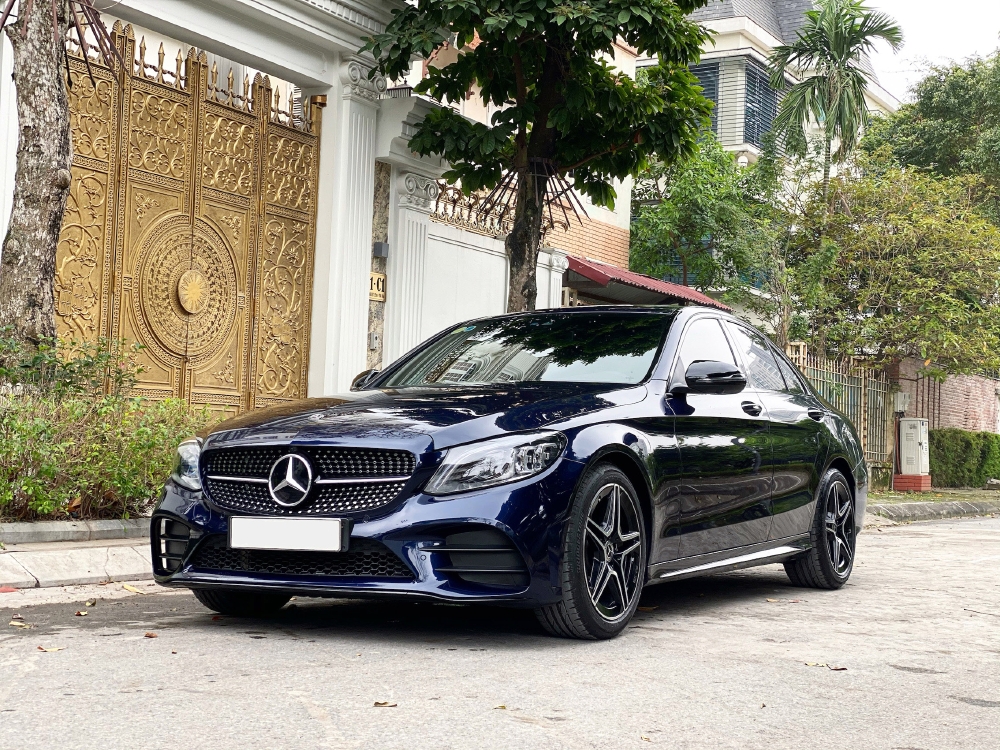 Bán Mercedes C300 AMG 2020 Chính chủ chạy lướt biển đẹp giá tốt