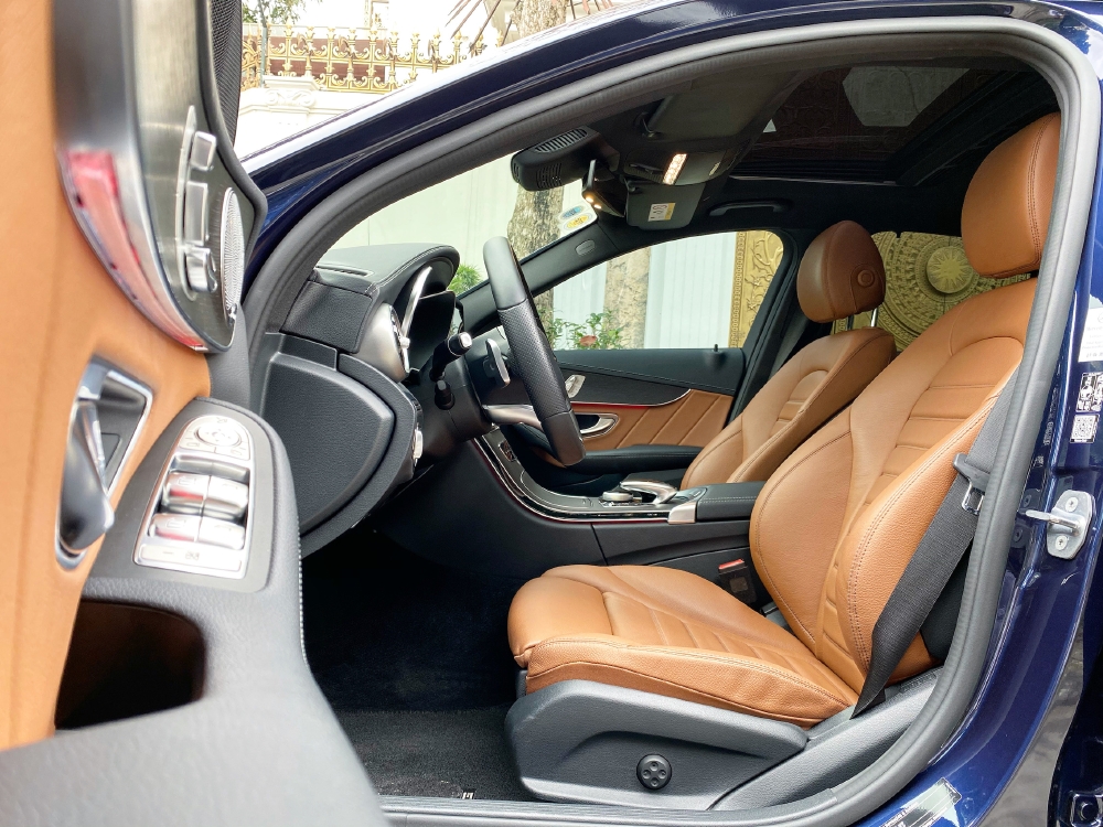 Bán Mercedes C300 AMG 2020 Chính chủ chạy lướt biển đẹp giá tốt