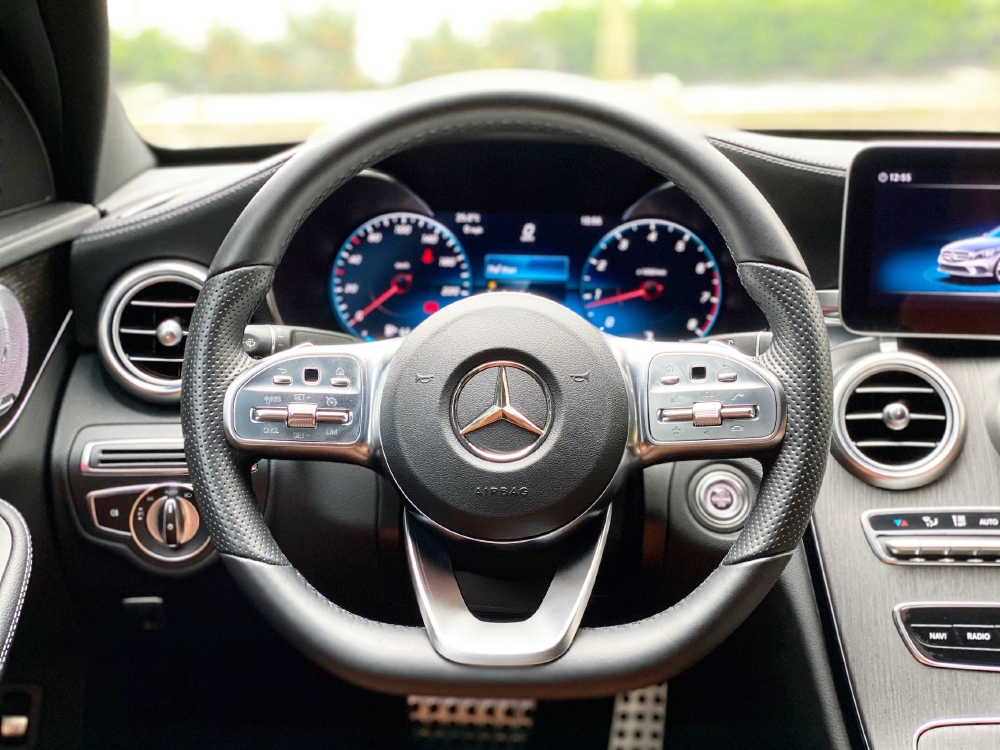 Bán Mercedes C300 AMG 2020 Chính chủ chạy lướt biển đẹp giá tốt
