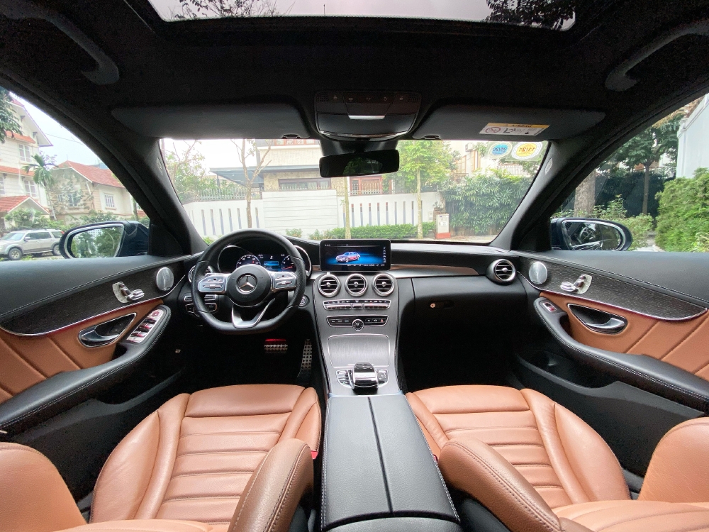 Bán Mercedes C300 AMG 2020 Chính chủ chạy lướt biển đẹp giá tốt
