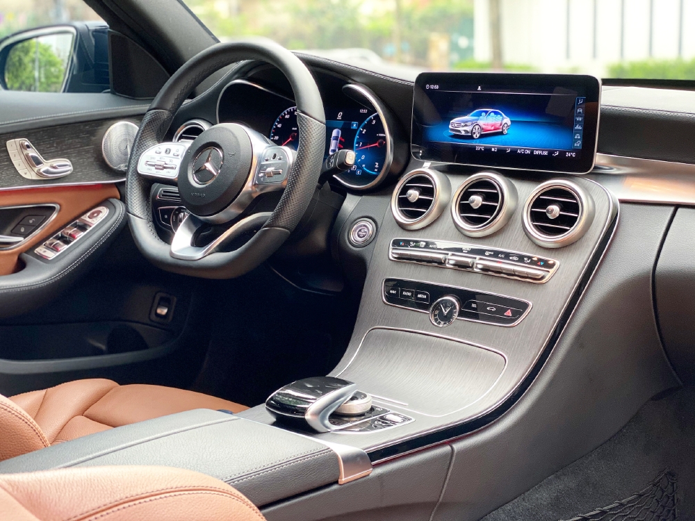 Bán Mercedes C300 AMG 2020 Chính chủ chạy lướt biển đẹp giá tốt