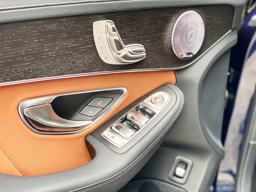 Bán Mercedes C300 AMG 2020 Chính chủ chạy lướt biển đẹp giá tốt