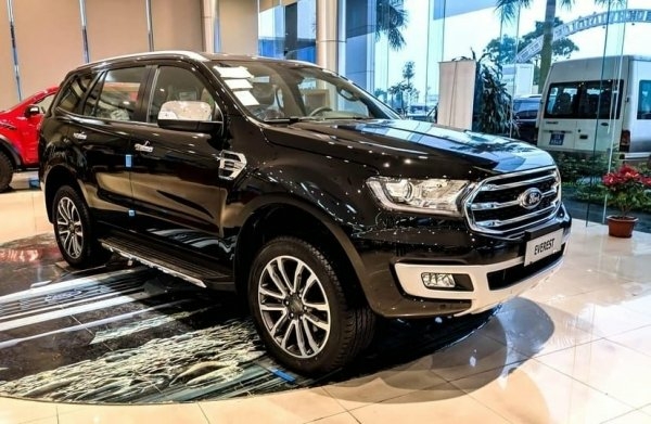 Ford Everest giảm khủng TM, tặng kèm nhiều món PK