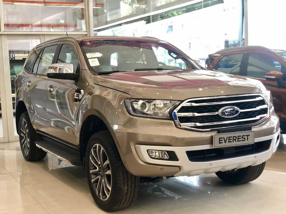 Ford Everest giảm khủng TM, tặng kèm nhiều món PK