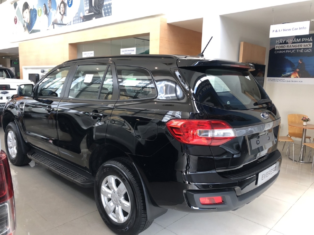 Ford Everest giảm khủng TM, tặng kèm nhiều món PK