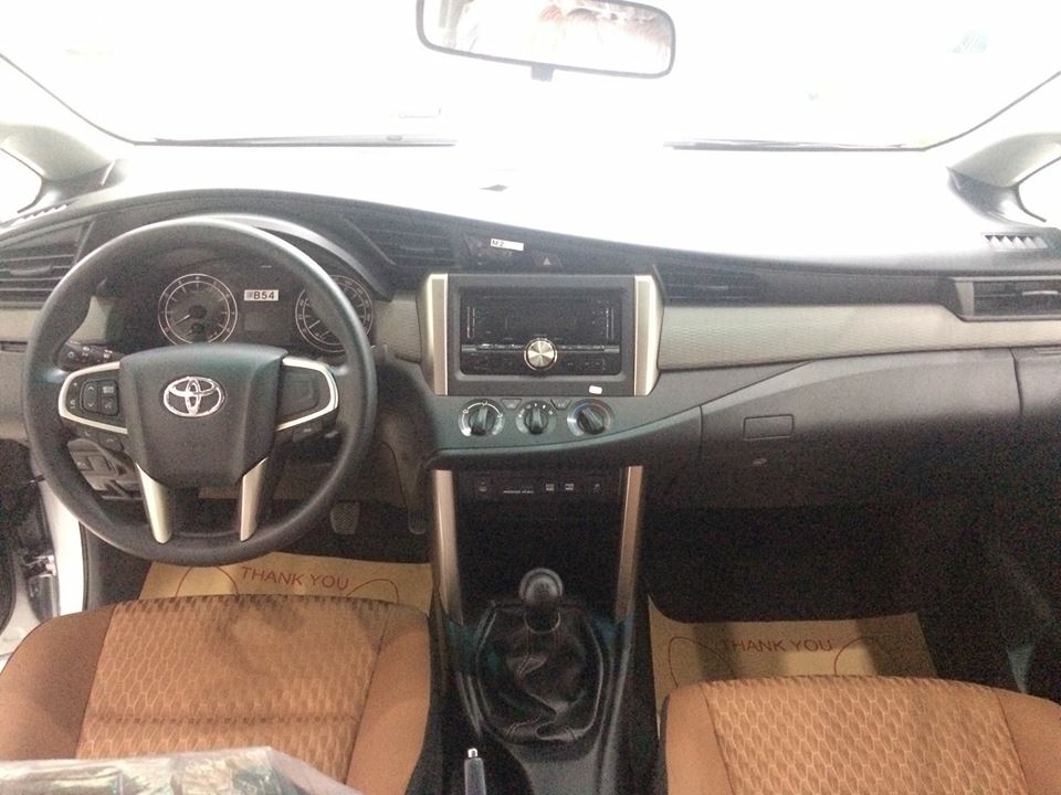 Toyota InnoVA 2.0E MT Khuyến Mại Kịch Sàn