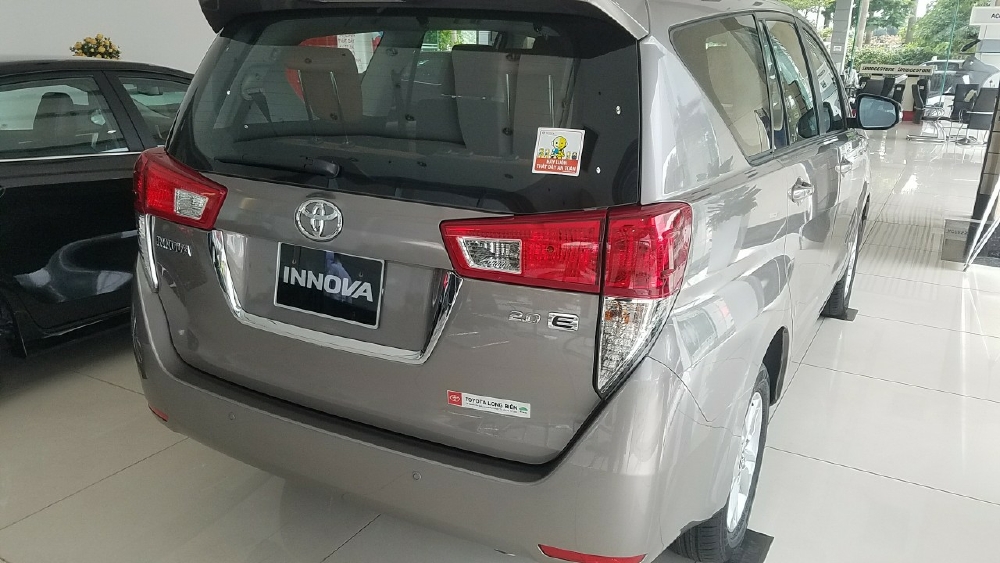Toyota InnoVA 2.0E MT Khuyến Mại Kịch Sàn