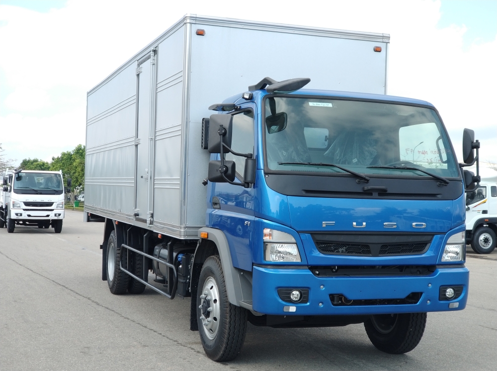 Xe tải Nhật Bản Mitshubitshi Fuso FI tải trọng 7,3 tấn thùng dài 6,9m mới nhất