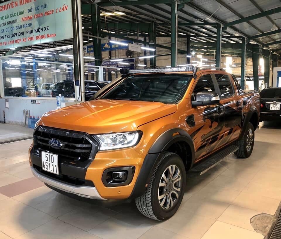 Wildtrak 2.0, 4x2, sx 2018, màu bạc, odo chuẩn, nắp thùng thấp, gắn thêm phụ kiện