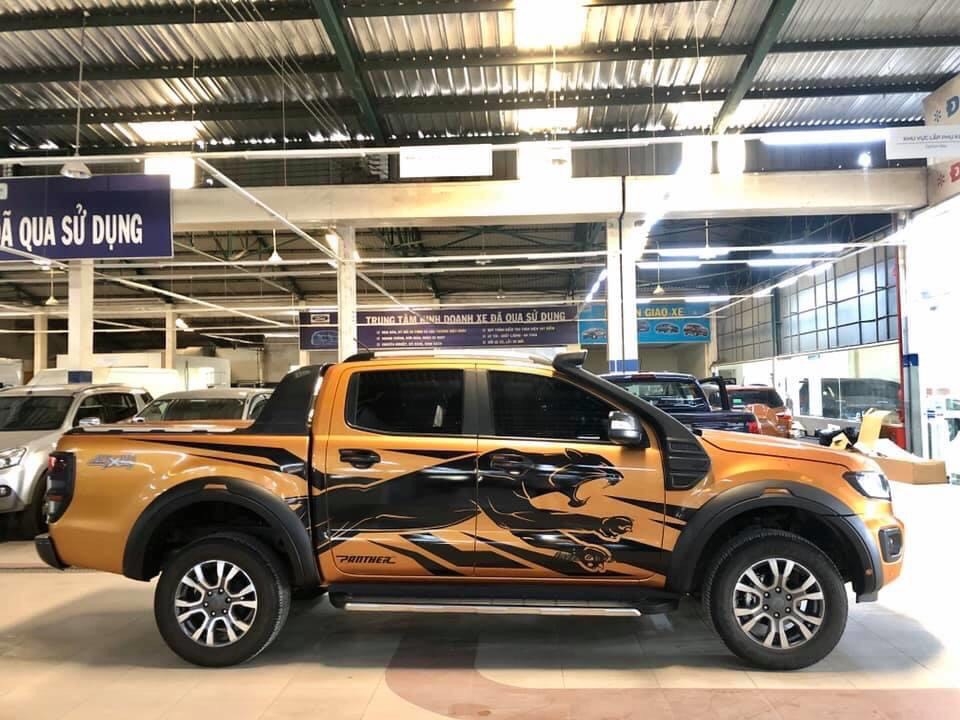 Wildtrak 2.0, 4x2, sx 2018, màu bạc, odo chuẩn, nắp thùng thấp, gắn thêm phụ kiện