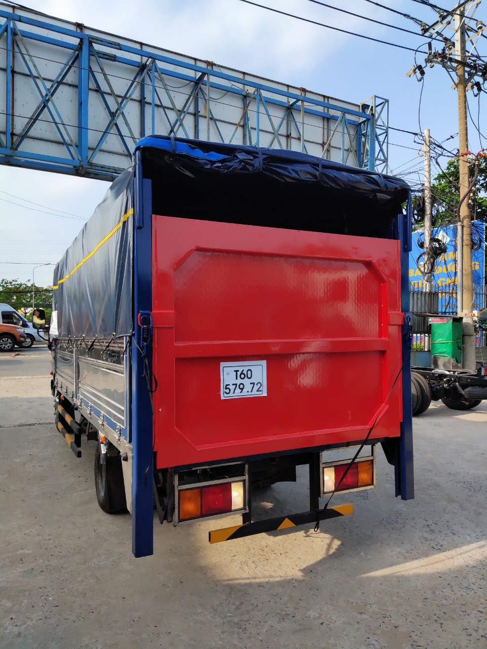 HYUNDAI N250SL THÙNG BẠT BỬNG NÂNG