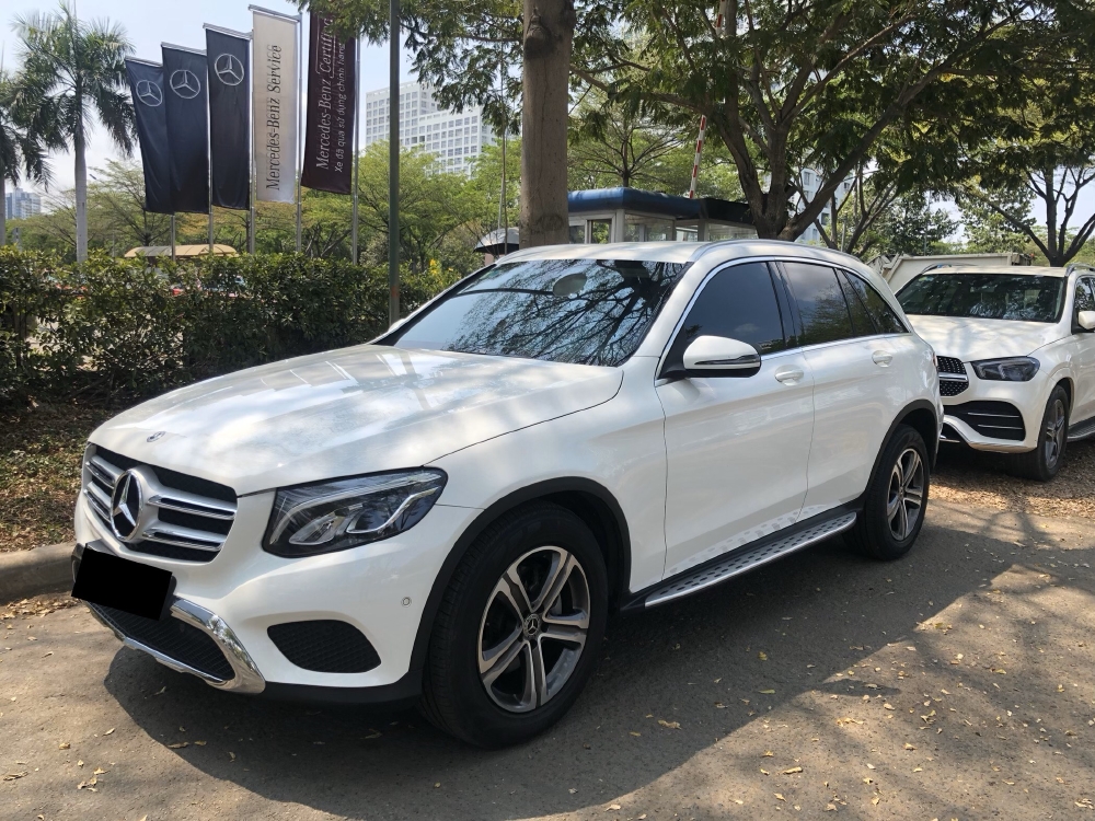 Mercedes Phú Mỹ Hưng cần bán GLC200 2019 lướt chính hãng, odo 6.500 km - màu trắng