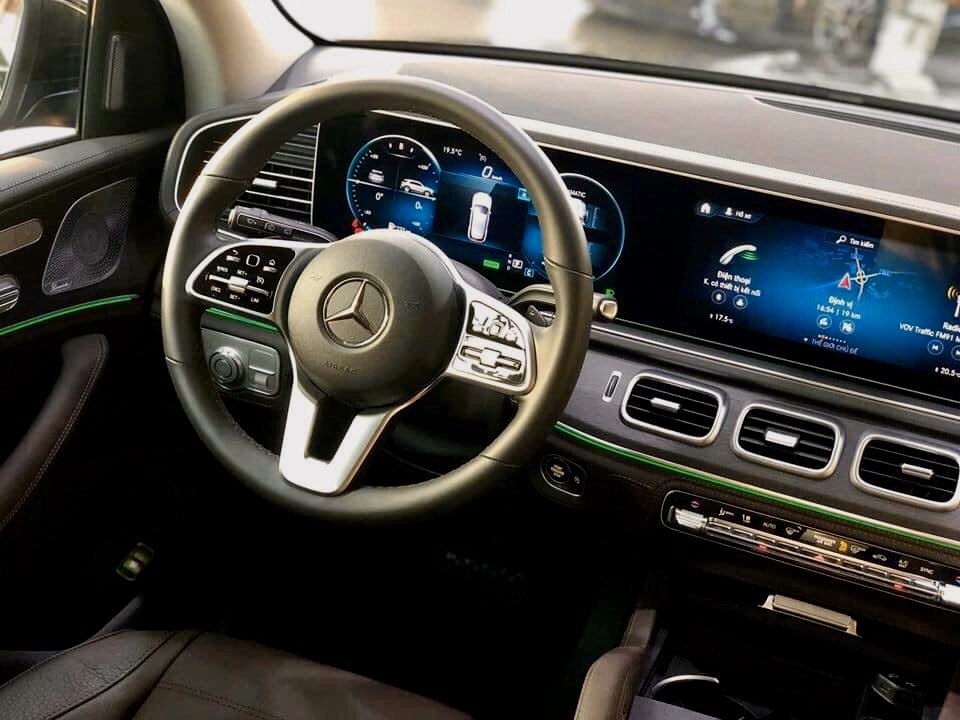 Mercedes Phú Mỹ Hưng cần bán GLE450 4matic 2019, màu trắng. Tiết kiệm NỬA TỶ
