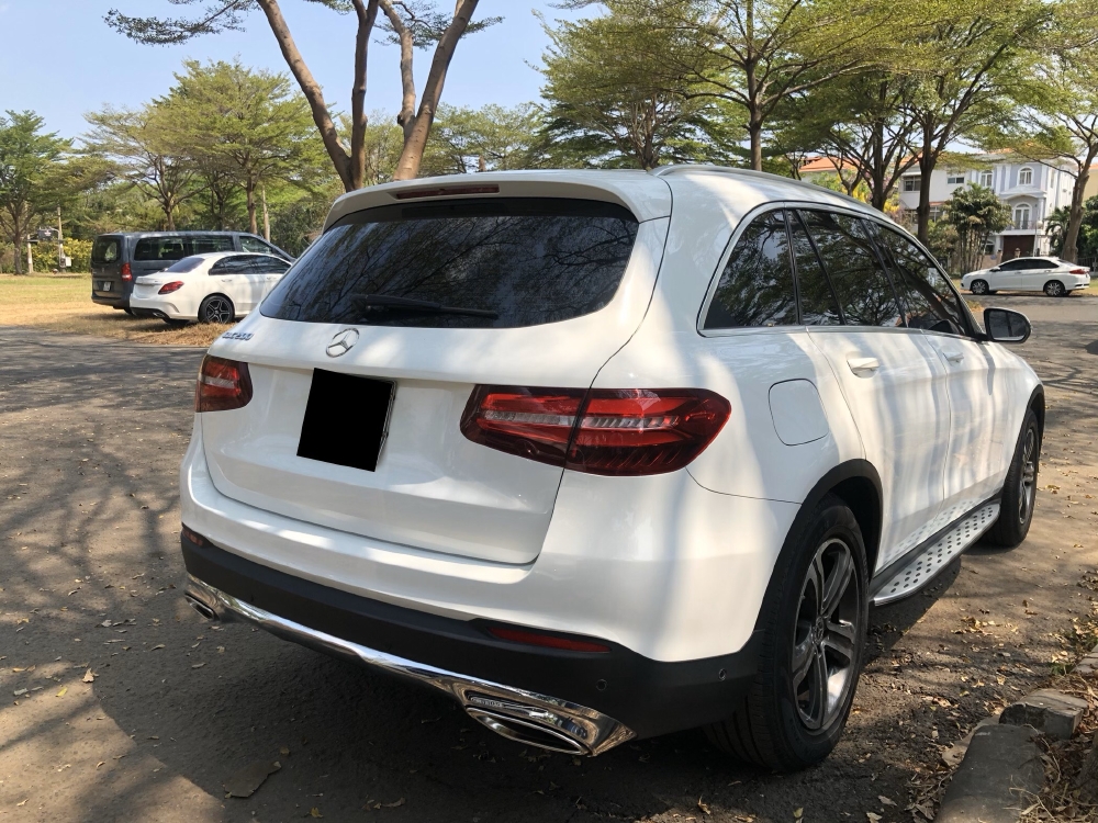 Mercedes Phú Mỹ Hưng cần bán GLC200 2019 lướt chính hãng, odo 6.500 km - màu trắng