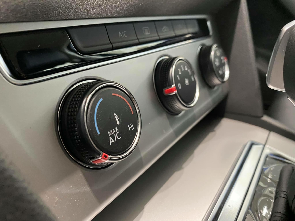 ✅XE VOLKSWAGEN PASSAT COMFORT MÀU TRẮNG GIẢM 12% ✅