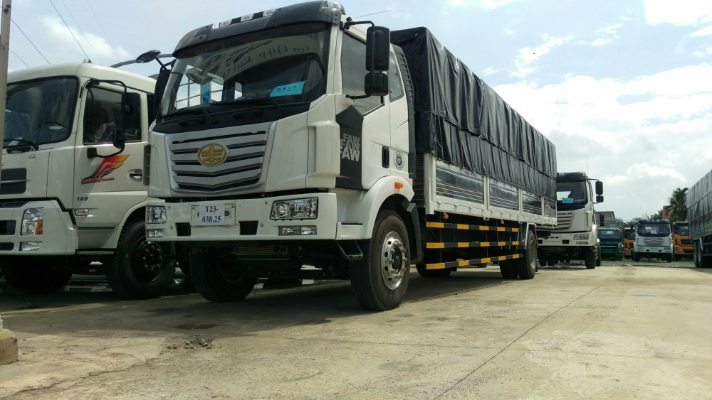 Đại lý xe tải faw 8 tấn thùng dài 9m7 chở hàng nhẹ, mút xốp nhập khẩu