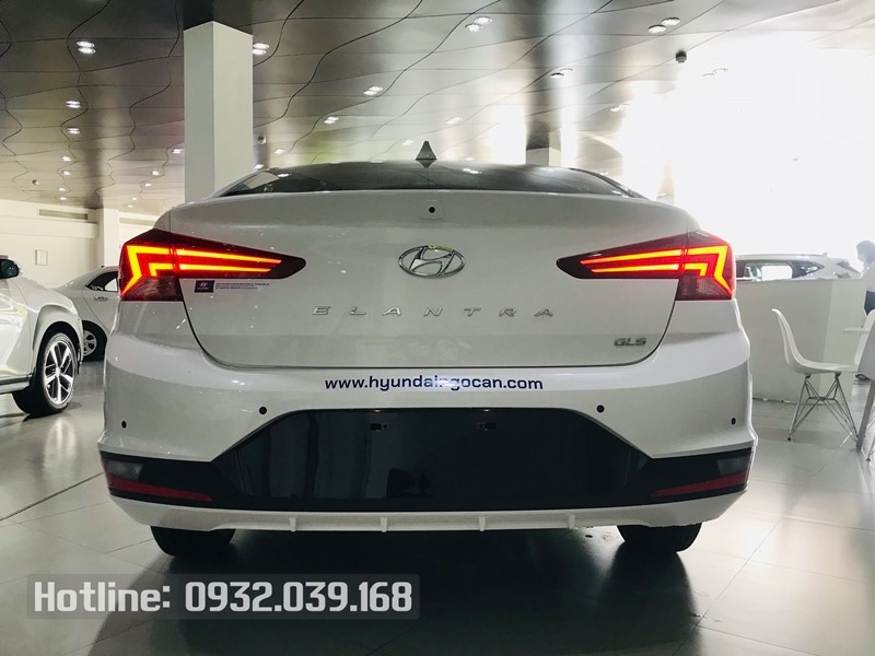 Bán xe Hyundai Elantra số sàn, SIÊU khuyến mãi tặng 50% trước bạ, 50% Phí biển số...