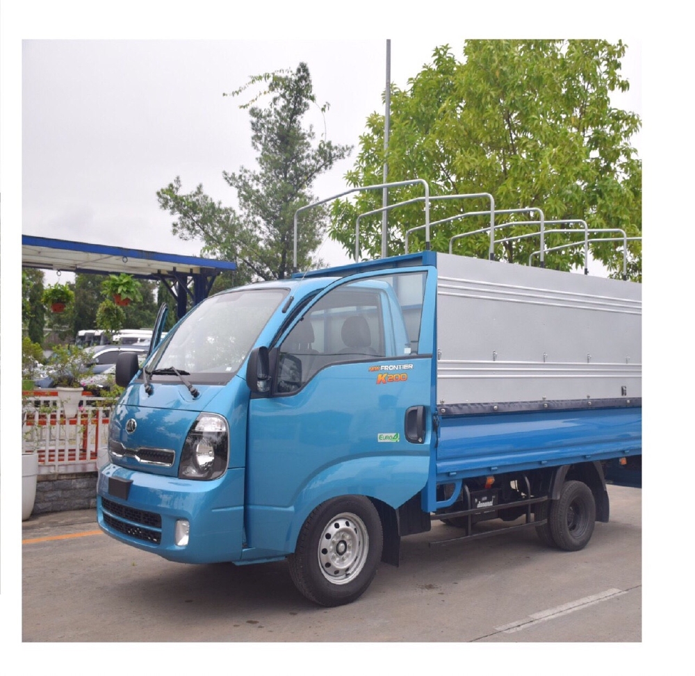 Xe K200 thùng mui bạt sẵn xe giao ngay