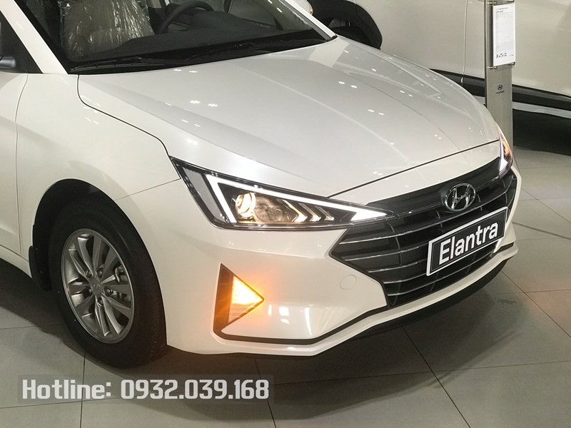 Bán xe Hyundai Elantra số sàn, SIÊU khuyến mãi tặng 50% trước bạ, 50% Phí biển số...