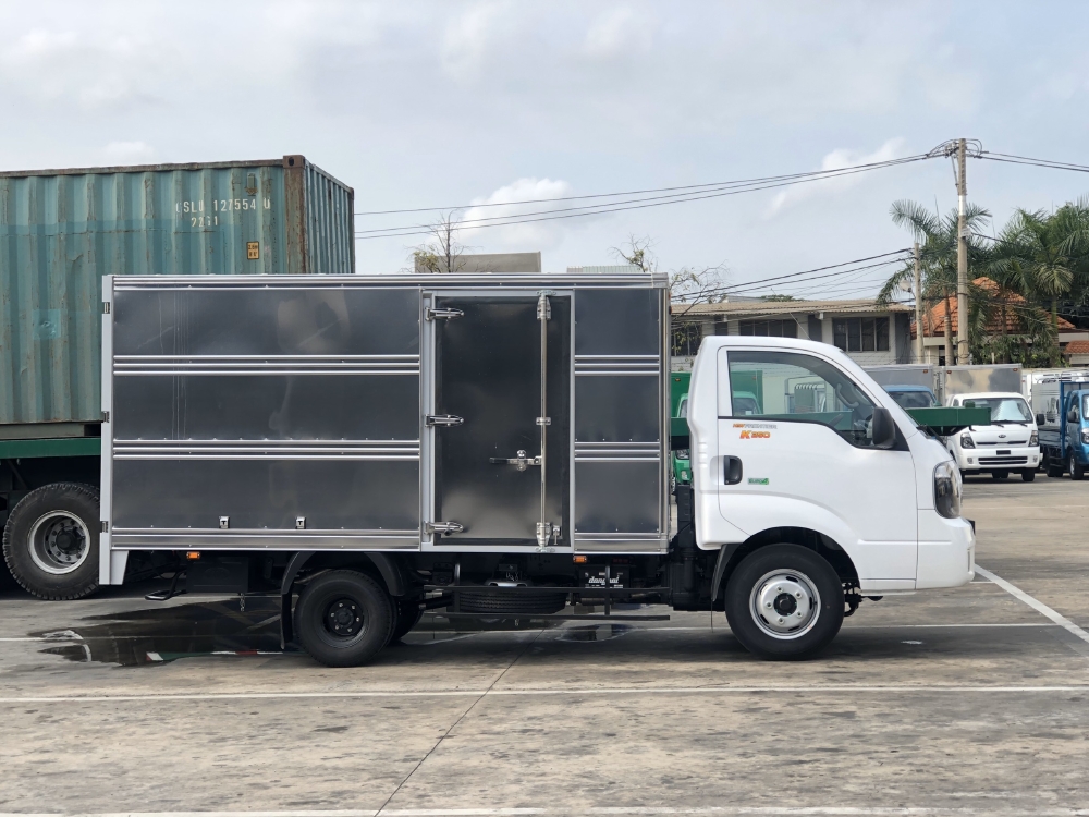 XE TẢI THACO KIA K250 THÙNG KÍN TẢI TRỌNG 2490KG