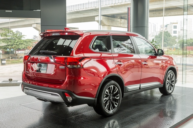 MITSUBISHI OUTLANDER 2020 TRẢ GÓP 90% GIÁ 825TR