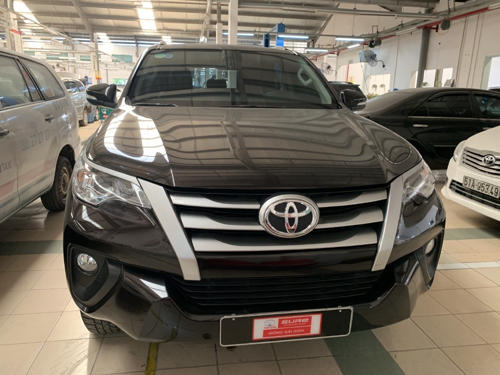 Giá sốc!!! Fortuner 2.4G máy dầu số sàn nhập khẩu