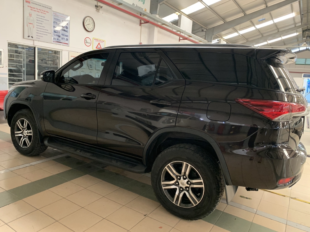 Giá sốc!!! Fortuner 2.4G máy dầu số sàn nhập khẩu