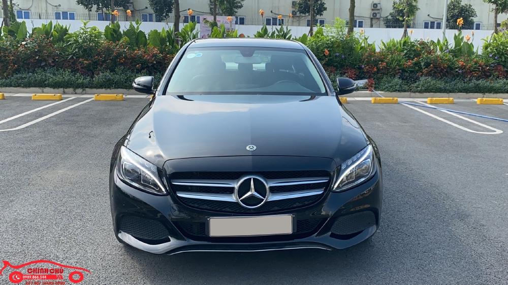 Xe Chính Chủ bán Mercedes C200 siêu lướt màu đen sx 2018, còn BH hãng, Giá tốt