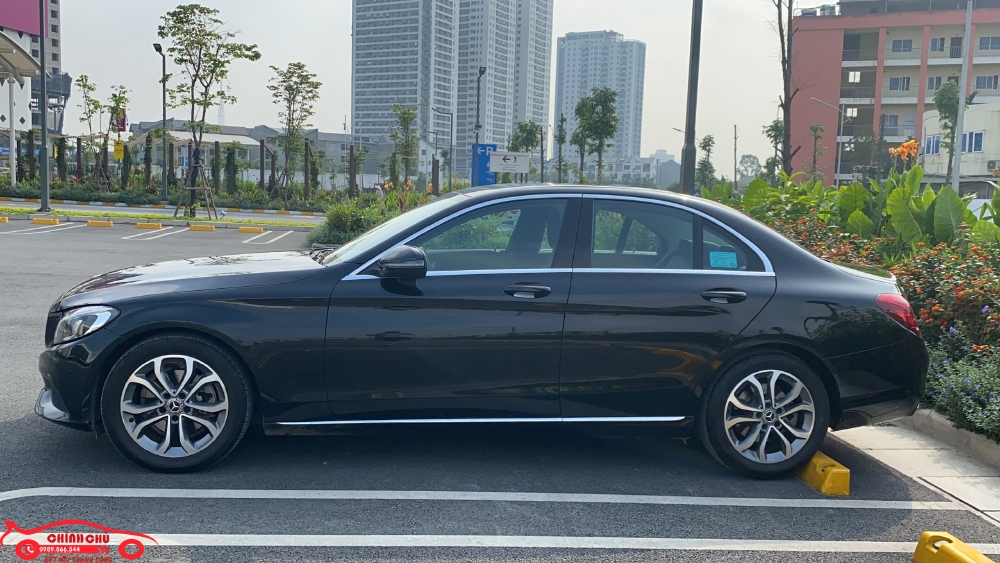 Xe Chính Chủ bán Mercedes C200 siêu lướt màu đen sx 2018, còn BH hãng, Giá tốt