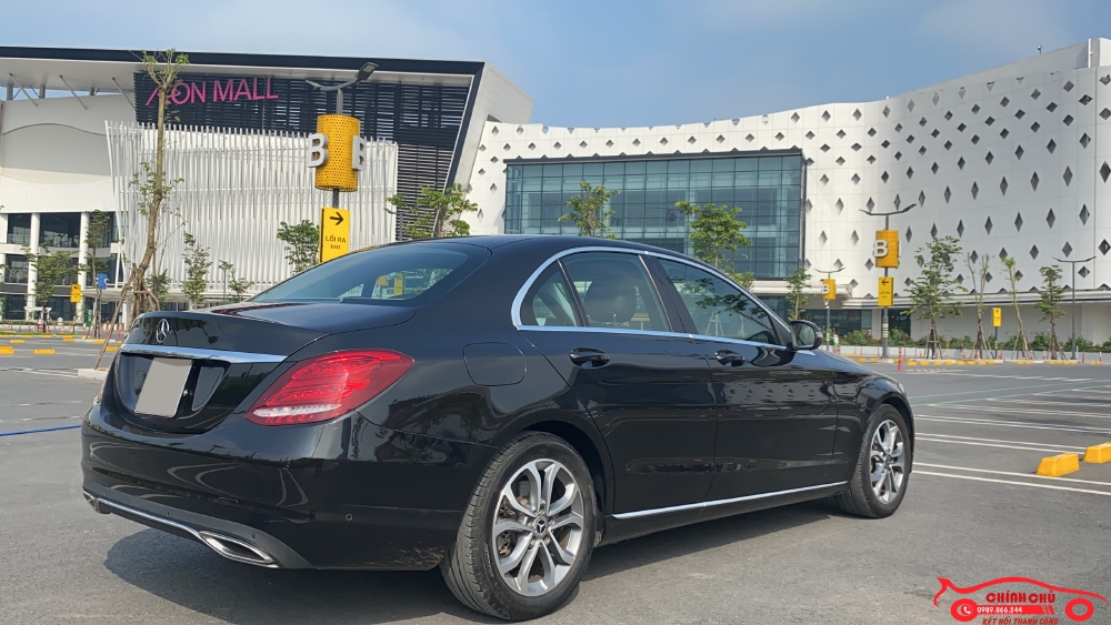 Xe Chính Chủ bán Mercedes C200 siêu lướt màu đen sx 2018, còn BH hãng, Giá tốt