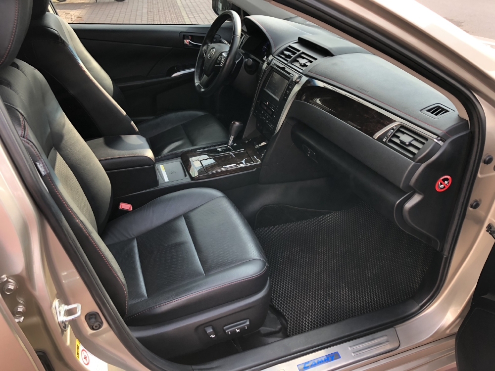 Camry 2.5Q 2016 Nâu Vàng . Tặng trước bạ, bảo hiểm,  giảm tiền mặt.