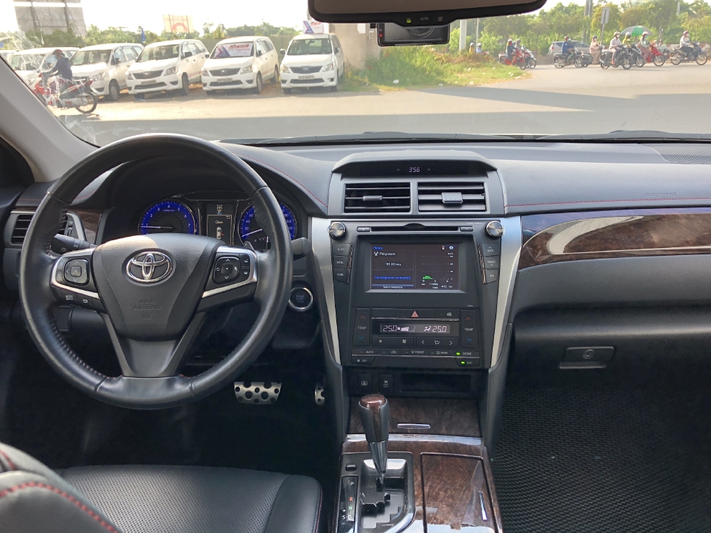 Camry 2.5Q 2016 Nâu Vàng . Tặng trước bạ, bảo hiểm,  giảm tiền mặt.