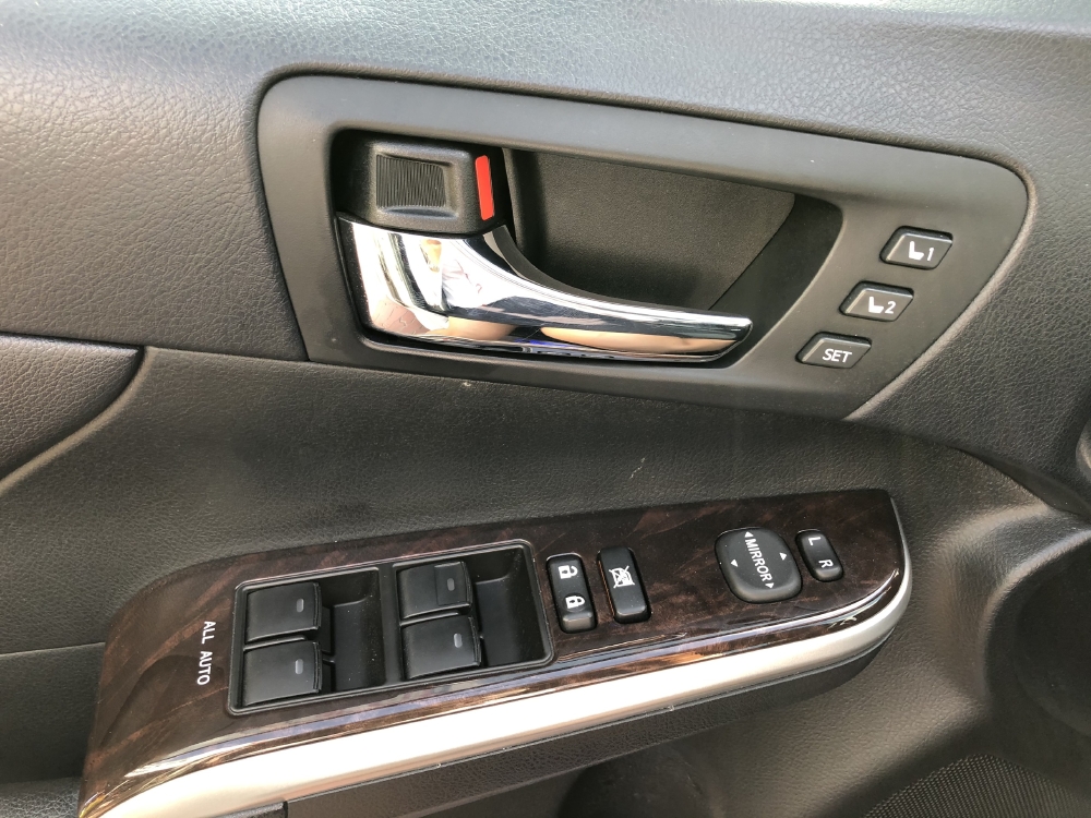 Camry 2.5Q 2016 Nâu Vàng . Tặng trước bạ, bảo hiểm,  giảm tiền mặt.