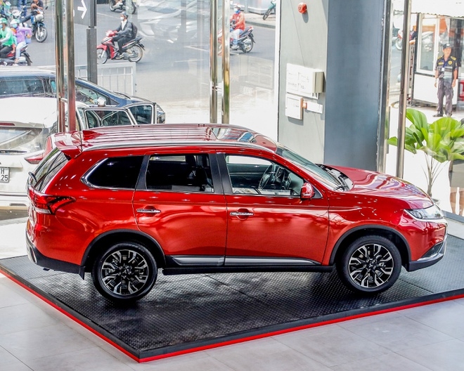 MITSUBISHI OUTLANDER 2020 TRẢ GÓP 90% GIÁ 825TR