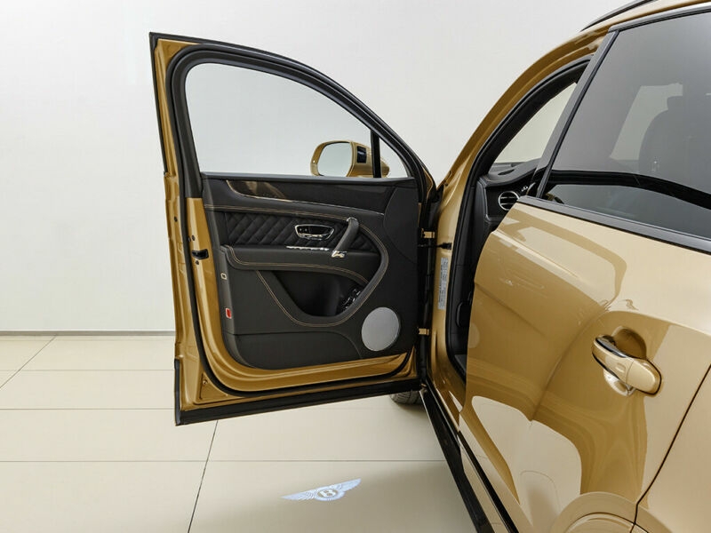 Bán xe Bentley Bentayga Hybrid 3.0 V6 sản xuất 2020 mẫu mới nhất đax có tại Auto568