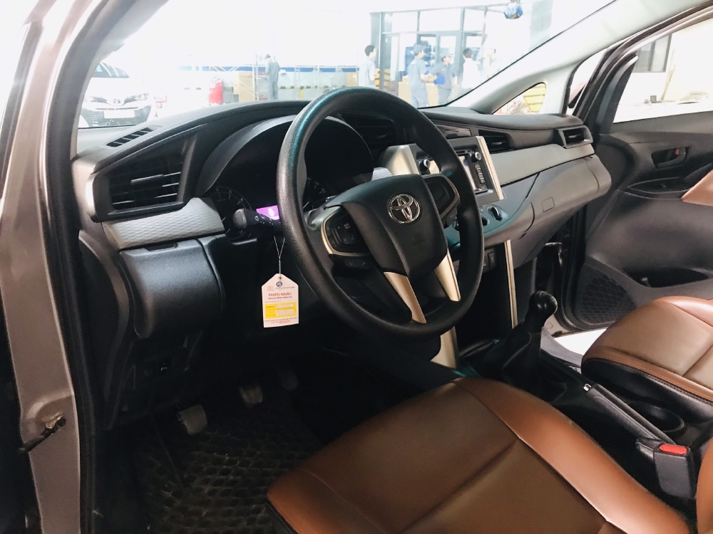 Cần bán Innova E số sàn 2017, odo 57,000km. Giá sốc kinh doanh