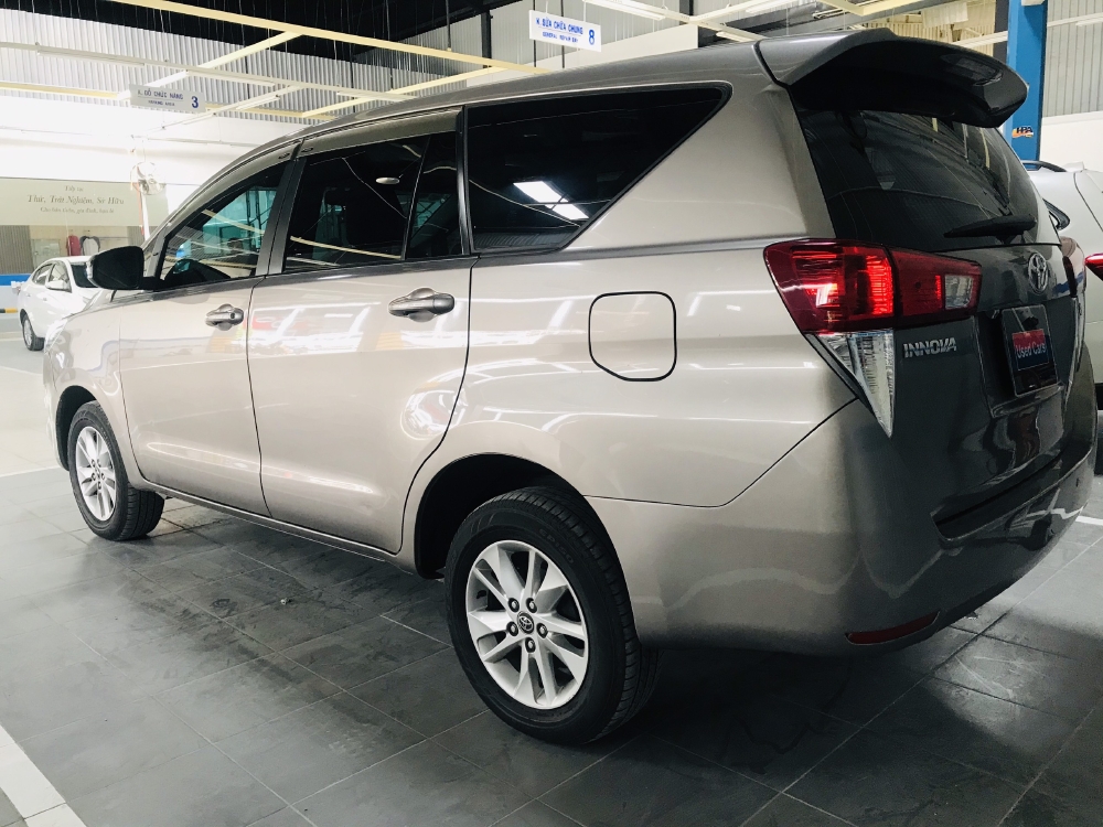 Cần bán Innova E số sàn 2017, odo 57,000km. Giá sốc kinh doanh