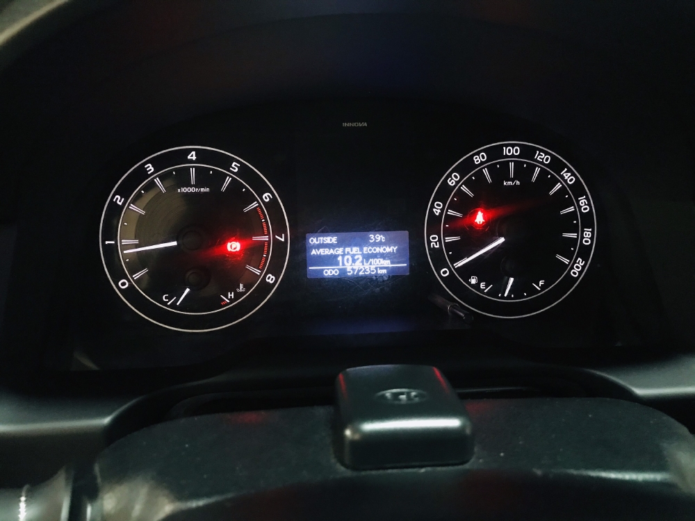 Cần bán Innova E số sàn 2017, odo 57,000km. Giá sốc kinh doanh