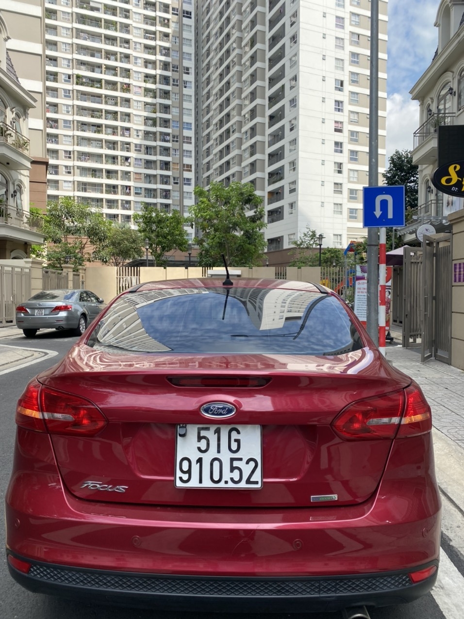 Bán xe ford focus màu đỏ 2018