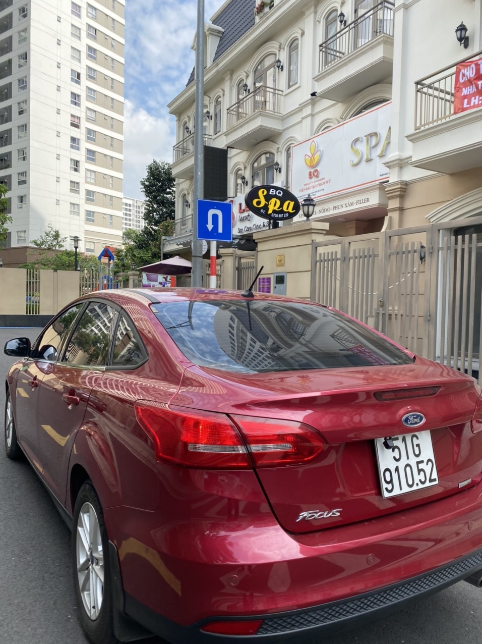 Bán xe ford focus màu đỏ 2018