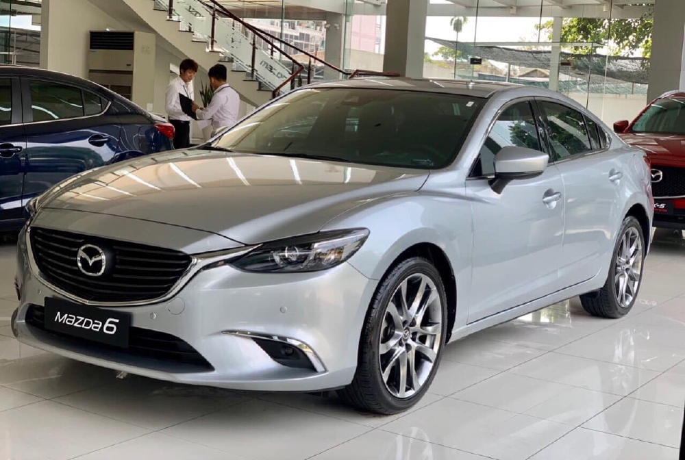 Mazda 6 VIN 2018 Giảm Giá Kịch Sàn + Tặng gói BHVC !!!!