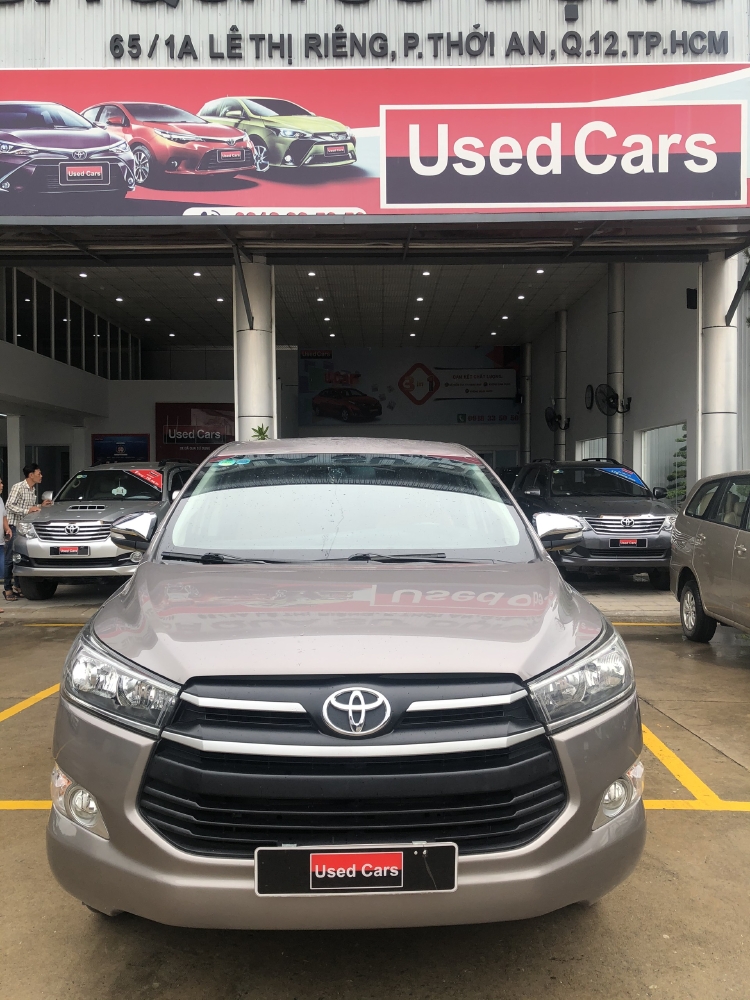 Innova E số sàn 2018. Giá còn giảm sốc khi alo nhé