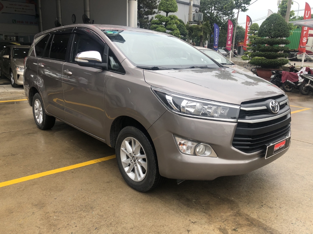 Innova E số sàn 2018. Giá còn giảm sốc khi alo nhé