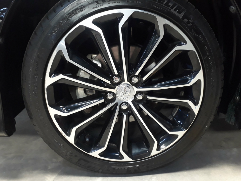 Bán nhanh Altis 2.0V Sport 2016 odo 28,000km. Giá còn giảm