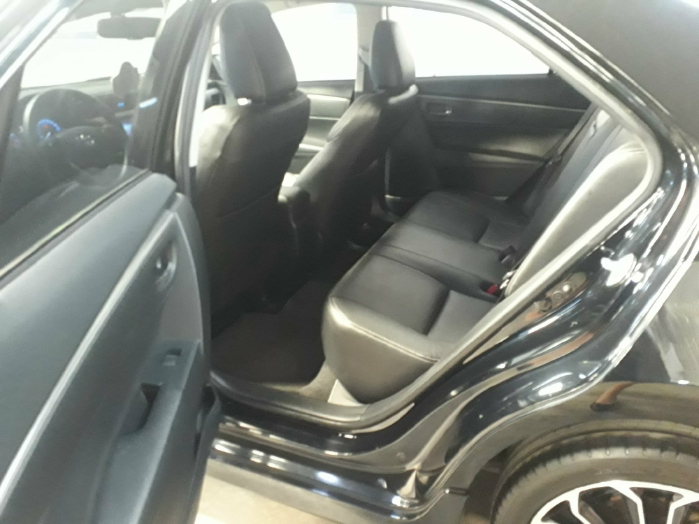 Bán nhanh Altis 2.0V Sport 2016 odo 28,000km. Giá còn giảm