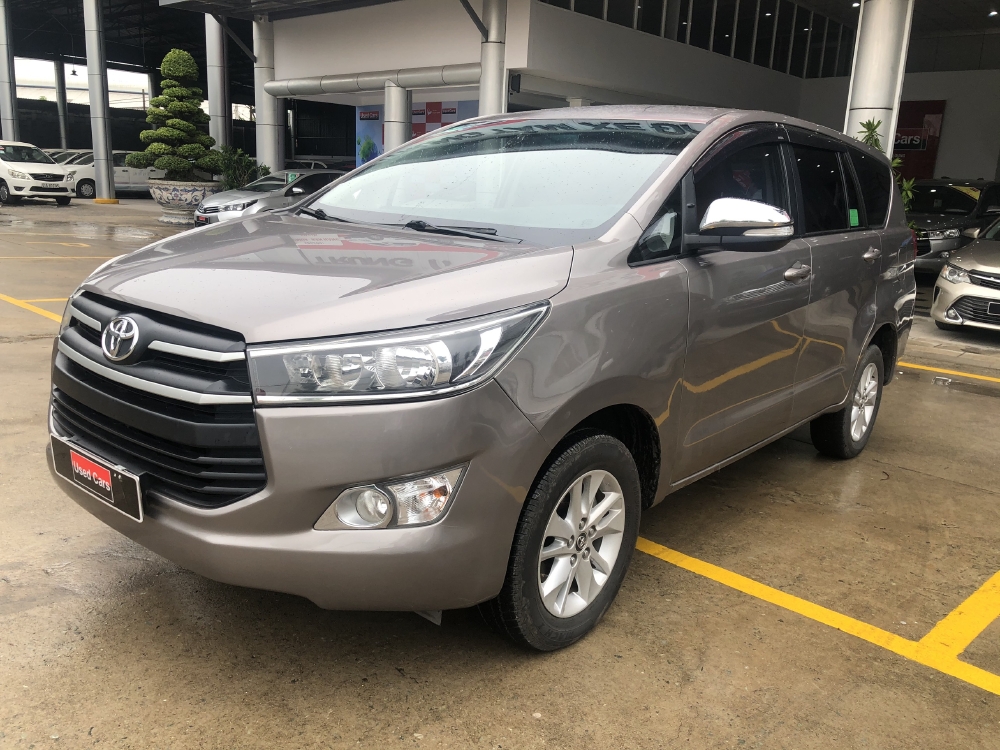 Innova E số sàn 2018. Giá còn giảm sốc khi alo nhé