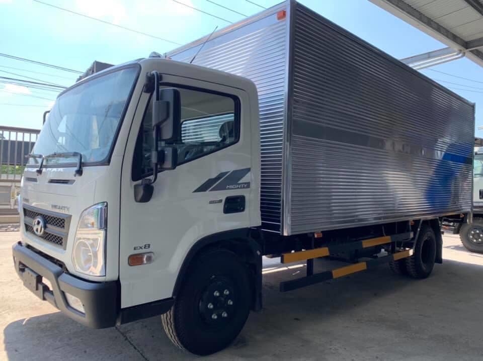 Hyundai MIGHTY EX8L Thùng Kín Tải 8 Tấn Thùng Dài 5,7m